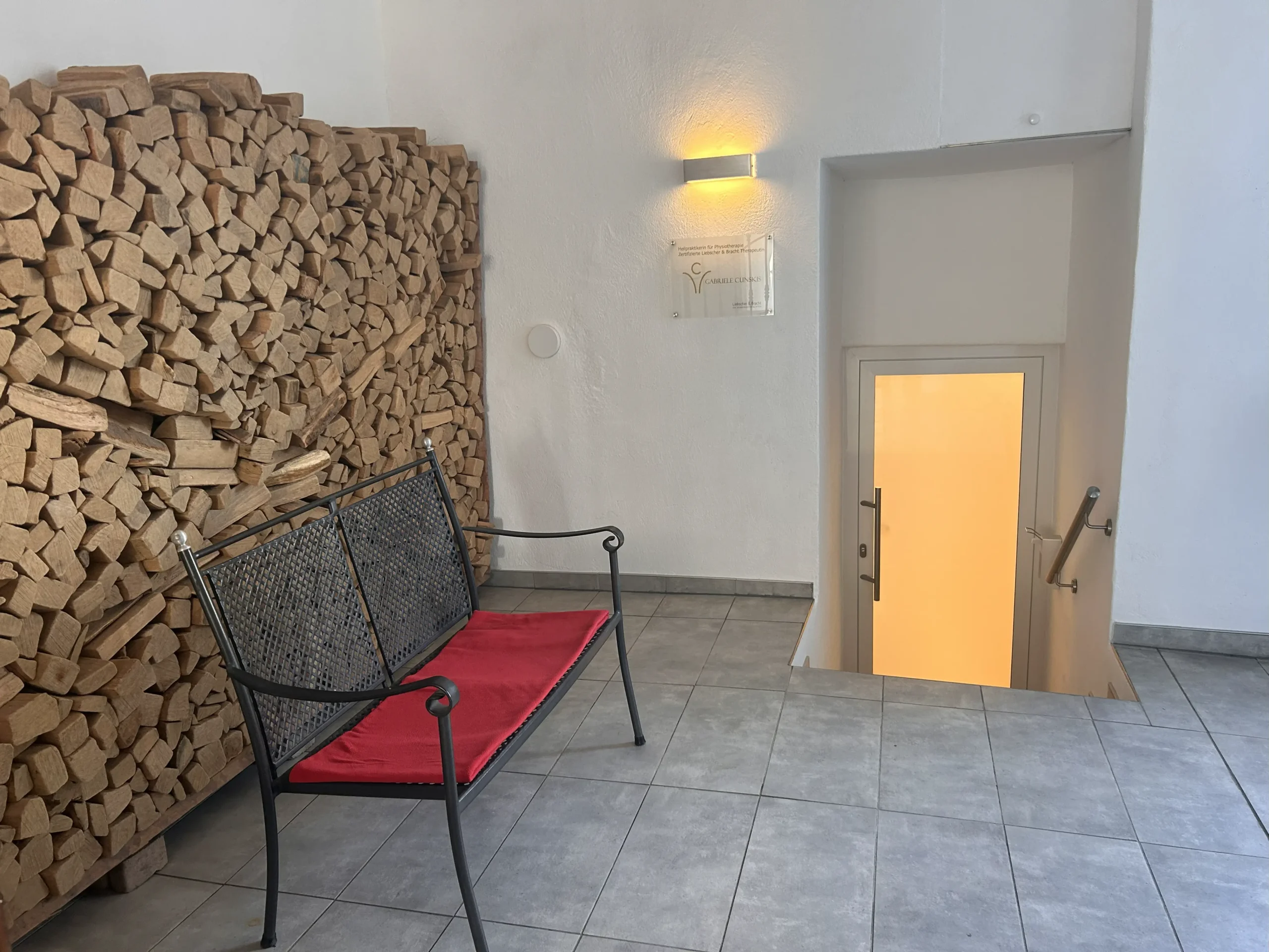 praxiseingang-schmerzfrei-viernheim